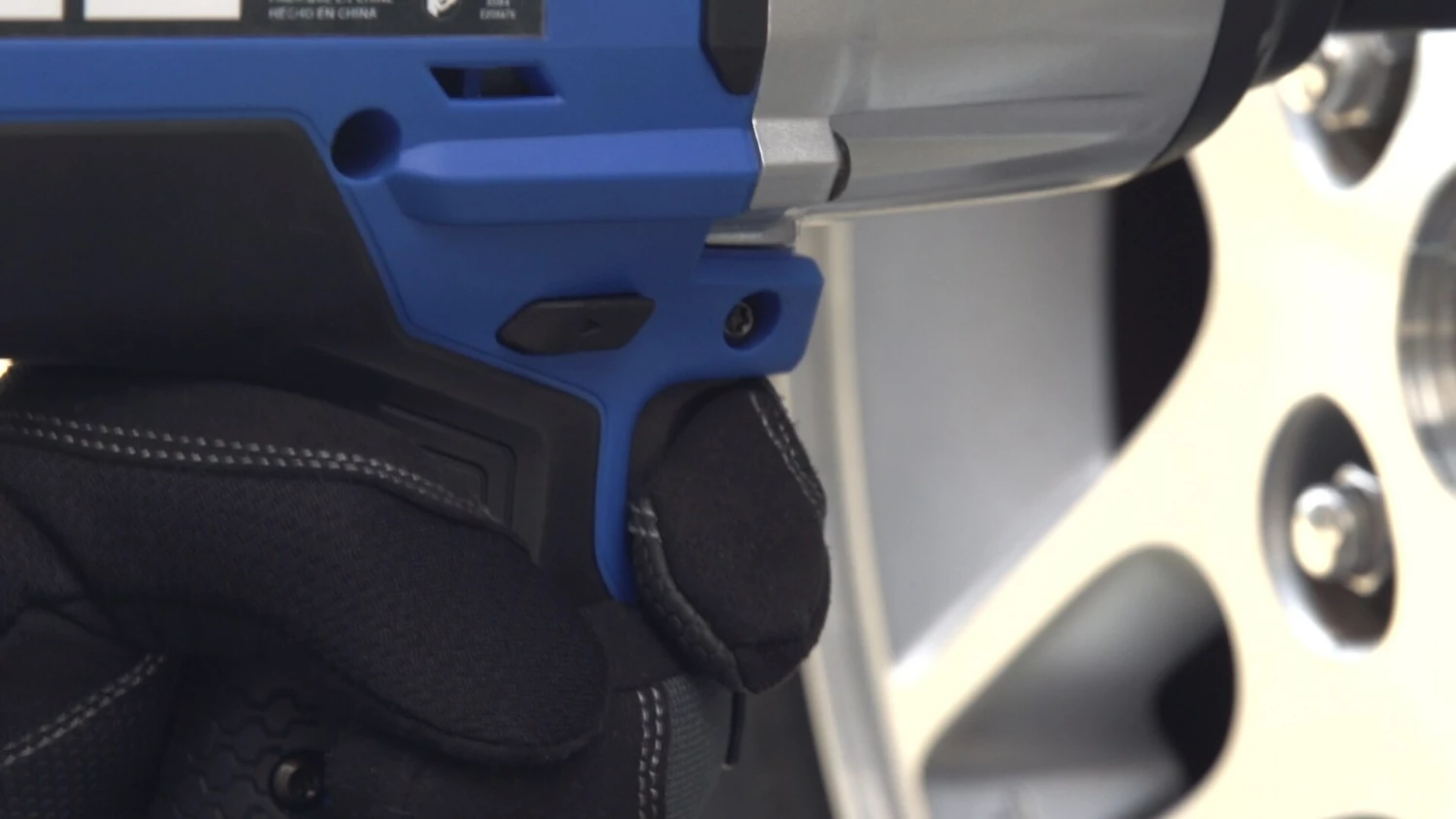 Kobalt Impact Wrenches 24-volt Max Variable Speed Brushless 1/2-in Drive Cordless Impact Wrench (1-Battery Included) 5 Kobalt Impact Wrenches 24-volt Max Variable Speed Brushless 1/2-in Drive Cordless Impact Wrench (1-Battery Included) - Image 5