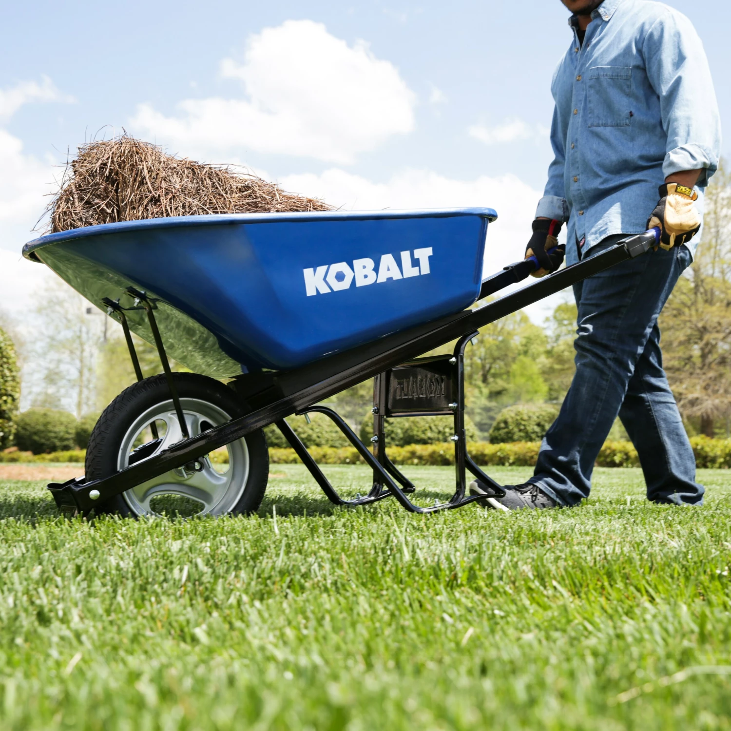 Kobalt Wheelbarrows 6-cu ft Steel Wheelbarrow with Flat-Free Tire(s) 3 Kobalt Wheelbarrows 6-cu ft Steel Wheelbarrow with Flat-Free Tire(s) - Image 3