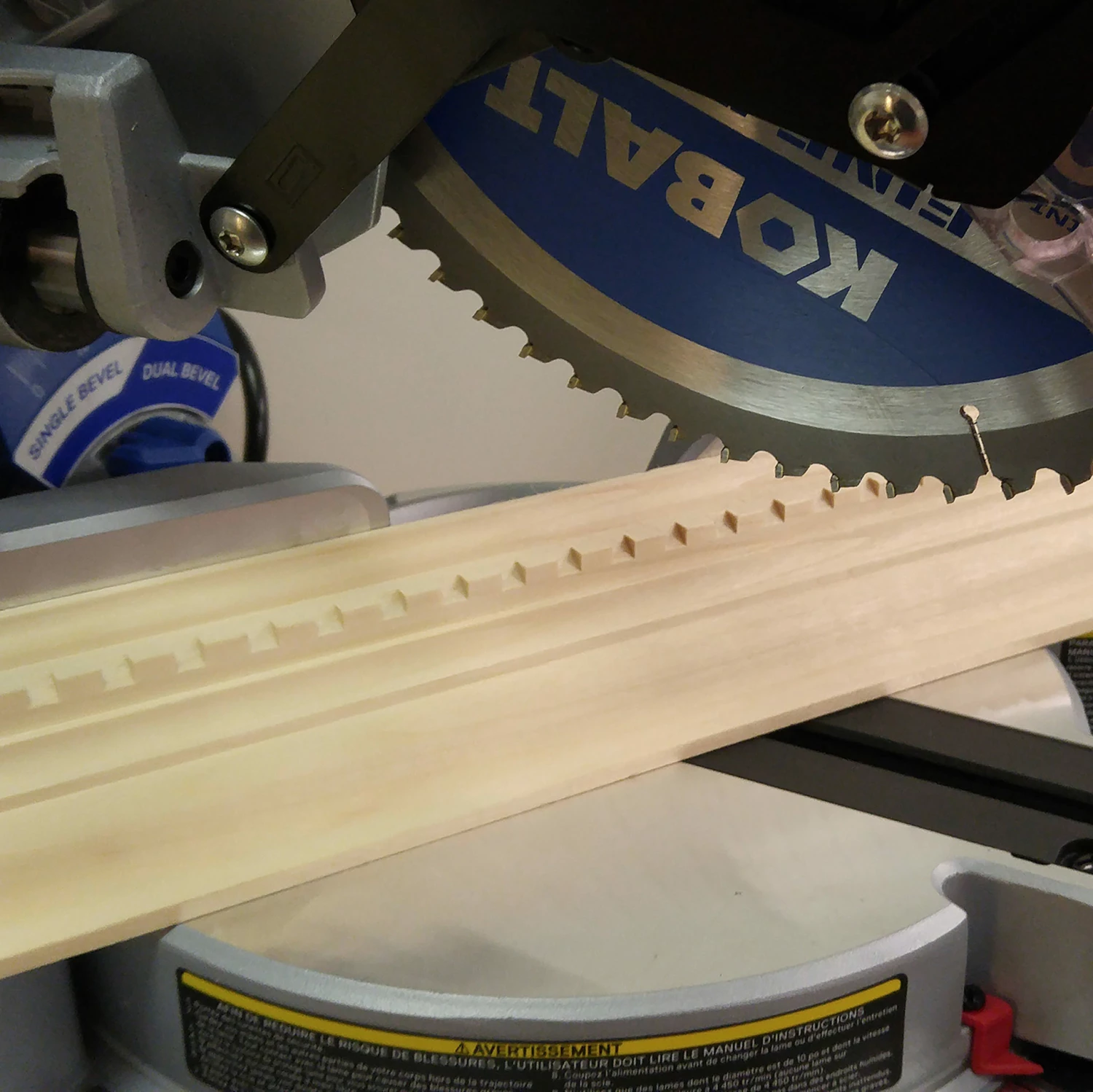 Kobalt Miter Saws 10-in 15 Amps Dual Bevel Sliding Compound Corded Miter Saw 6 Kobalt Miter Saws 10-in 15 Amps Dual Bevel Sliding Compound Corded Miter Saw - Image 6