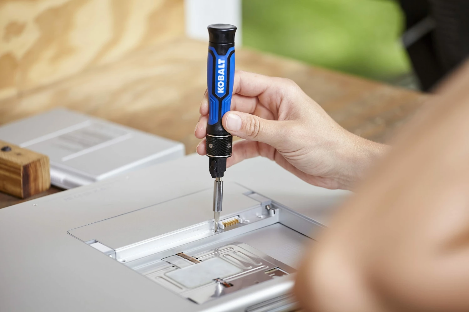 Kobalt Screwdrivers 8-Piece Plastic Handle Ratcheting Torx Multi-bit Screwdriver 3 Kobalt Screwdrivers 8-Piece Plastic Handle Ratcheting Torx Multi-bit Screwdriver - Image 3