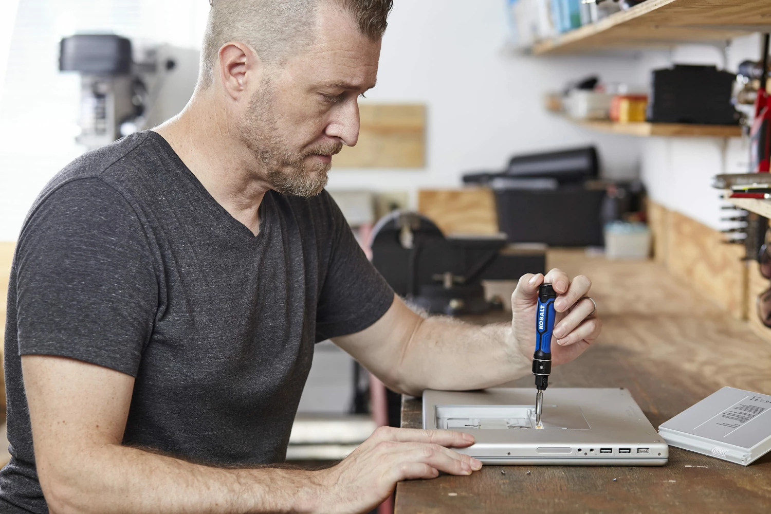 Kobalt Screwdrivers 8-Piece Plastic Handle Ratcheting Torx Multi-bit Screwdriver 4 Kobalt Screwdrivers 8-Piece Plastic Handle Ratcheting Torx Multi-bit Screwdriver - Image 4