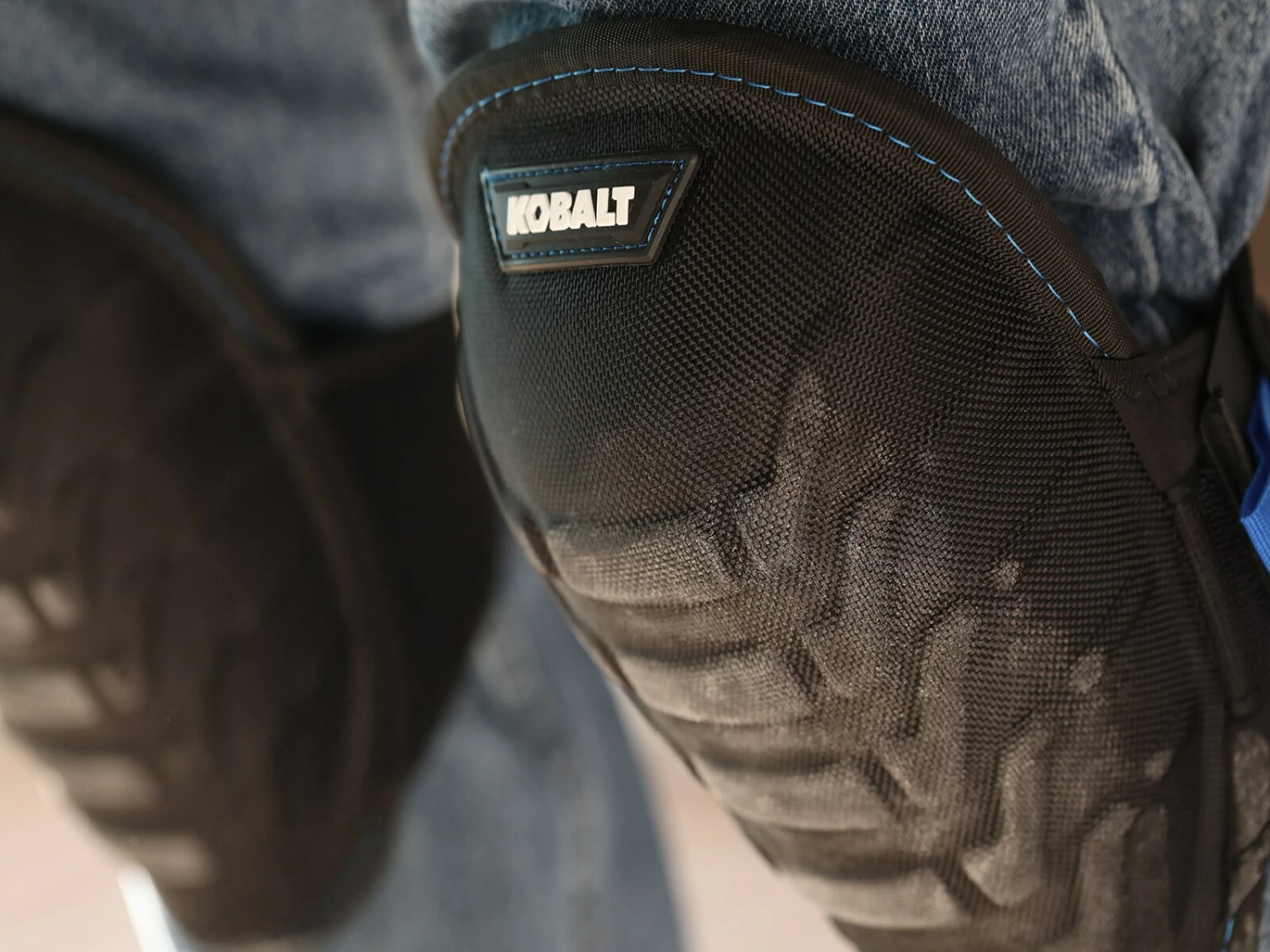 Kobalt Gel pro flooring knee pads Non-Marring Knee Pads 5 Kobalt Gel pro flooring knee pads Non-Marring Knee Pads - Image 5
