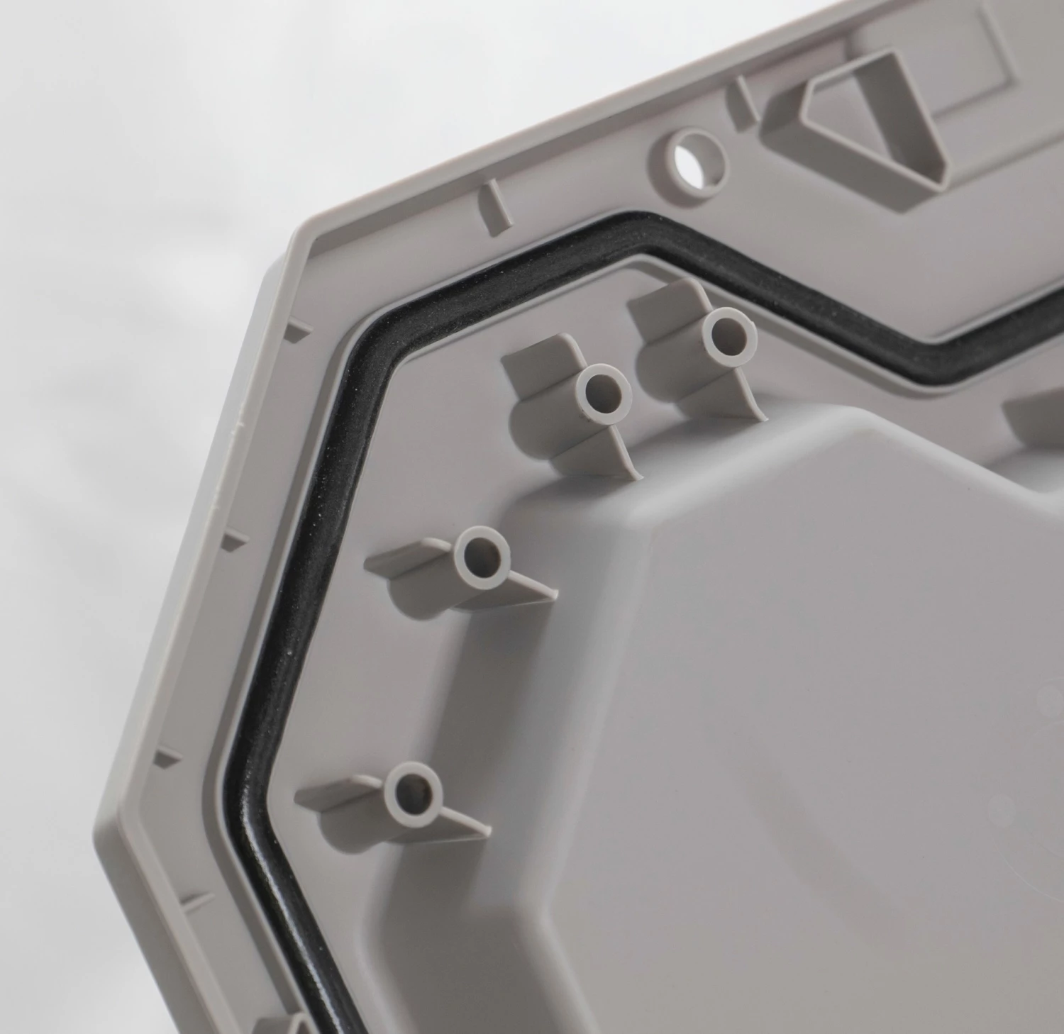 Kobalt Plastic Storage Totes X-large 24-Gallon (96-Quart) Grey Heavy Duty Tote with Latching Lid 6 Kobalt Plastic Storage Totes X-large 24-Gallon (96-Quart) Grey Heavy Duty Tote with Latching Lid - Image 6