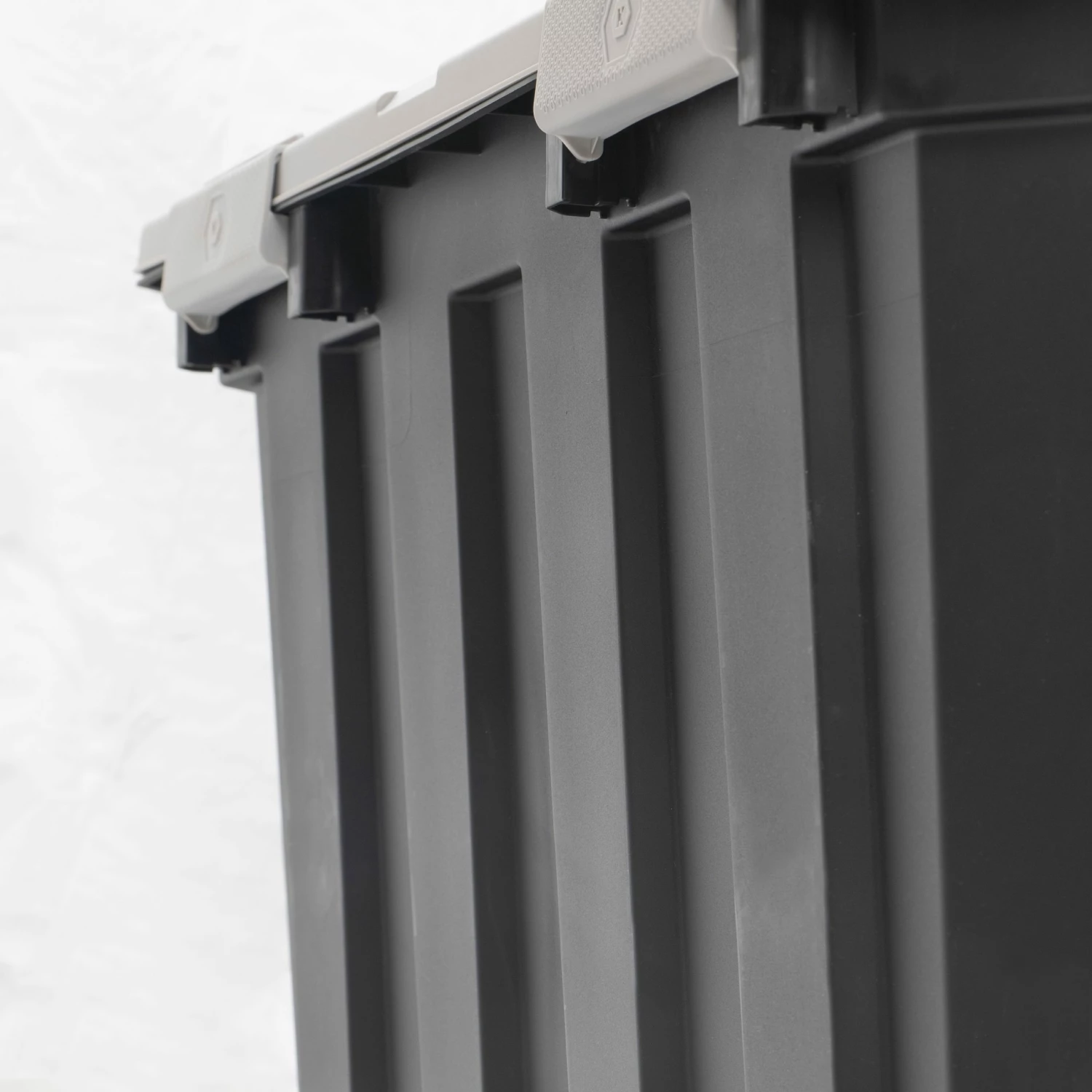 Kobalt Plastic Storage Totes X-large 24-Gallon (96-Quart) Grey Heavy Duty Tote with Latching Lid 9 Kobalt Plastic Storage Totes X-large 24-Gallon (96-Quart) Grey Heavy Duty Tote with Latching Lid - Image 9