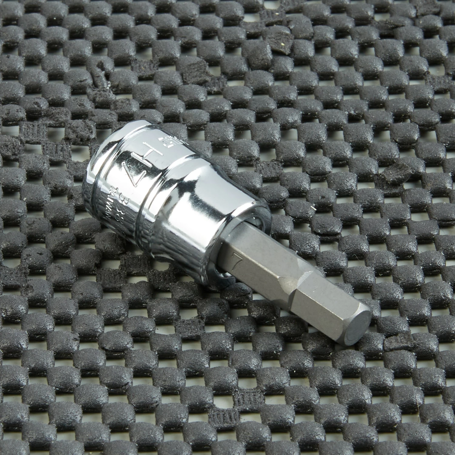 Kobalt Driver Sockets & Sets 3/8-in Drive 7-mm Hex Bit Metric Driver Socket 3 Kobalt Driver Sockets & Sets 3/8-in Drive 7-mm Hex Bit Metric Driver Socket - Image 3